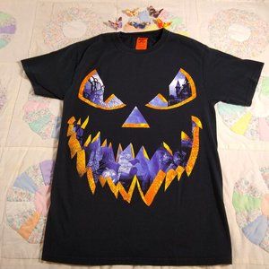 Happy Halloween | Graphic Tee | Size S 🦋